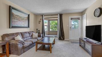 House | Ruang tamu | TV