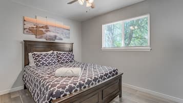 House | 4 bilik tidur, meja, Wi-fi percuma, cadar katil