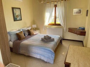 3 عدّة غرف نوم ومكواة/لوح كي وواي فاي مجانًا وملاءات أسرّة