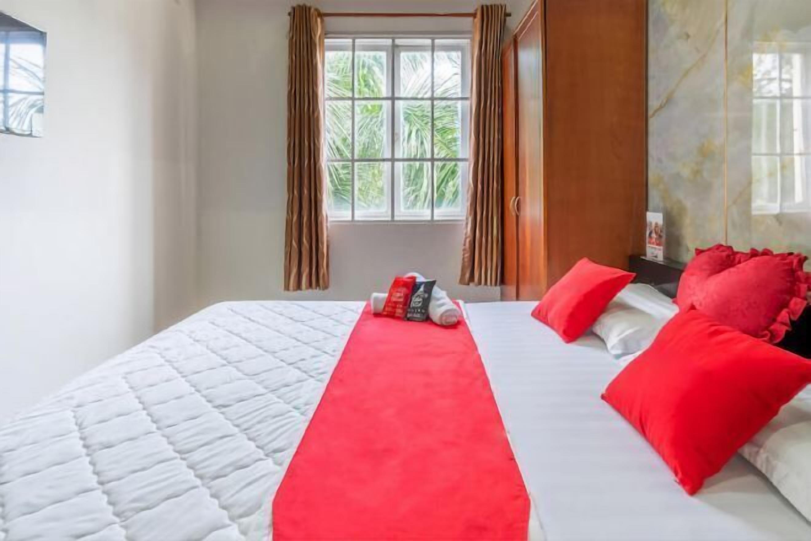 Minibar, desk, blackout drapes, soundproofing