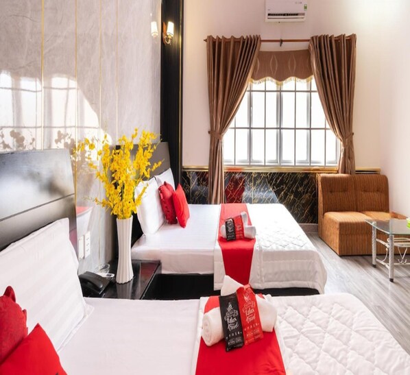 Phòng dành cho gia đình | Minibar, bàn, màn/rèm cản sáng, phòng cách âm