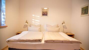 1 bedroom, internet, bed sheets