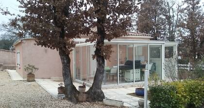 villa Ă la campagne avec petit terrain et piscine Ă partager