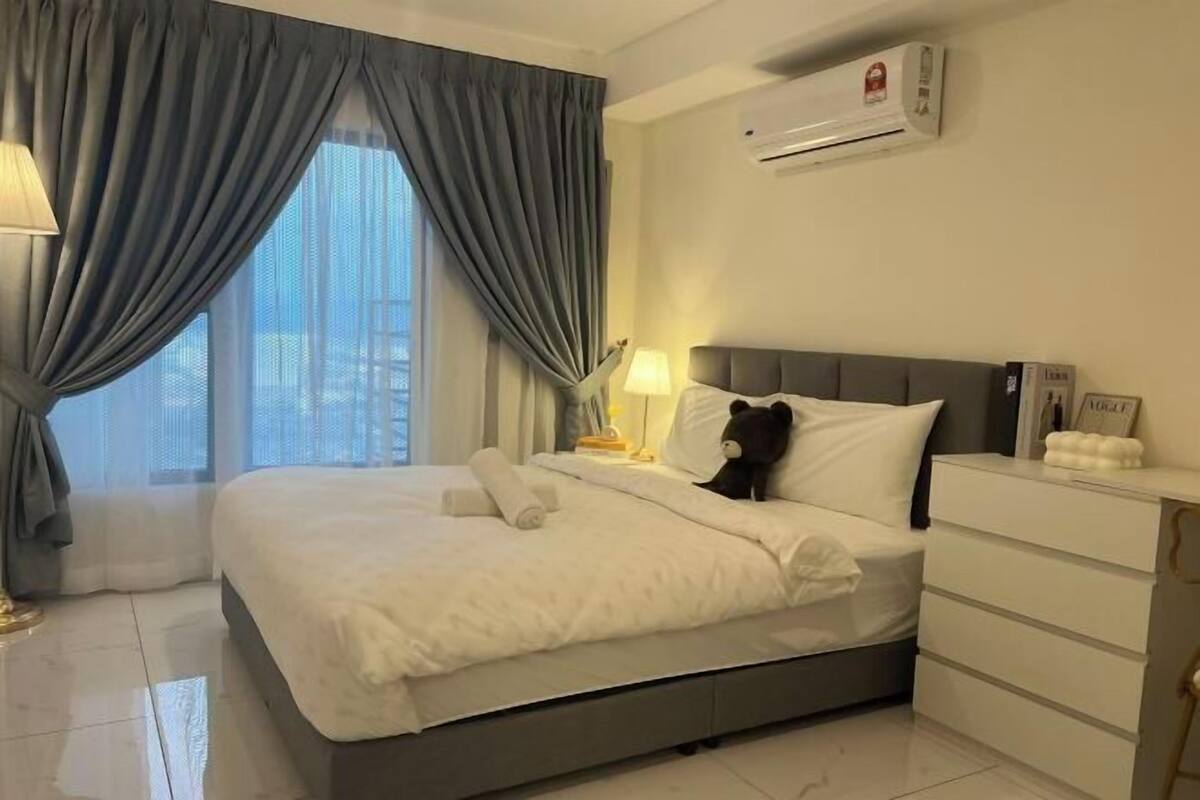 Iron/ironing board, free WiFi, bed sheets