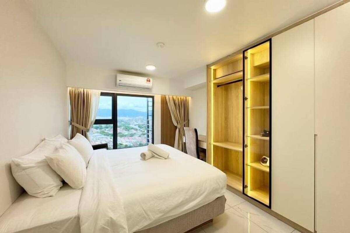 Iron/ironing board, free WiFi, bed sheets