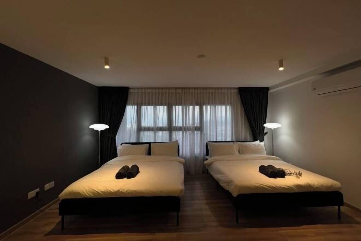 Iron/ironing board, free WiFi, bed sheets