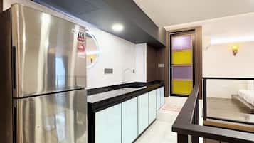 Deluxe Apartment | Dapur peribadi | Peti sejuk, ketuhar gelombang mikro