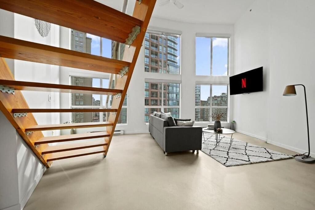 Smart-tv, böcker och ett filmbibliotek