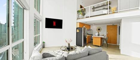 Smart-TV, Bücher, Videothek