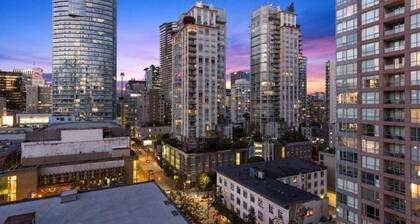 Urban Loft Nest âą City Views âą Free Parking
