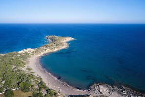 بالقرب من الشاطئ