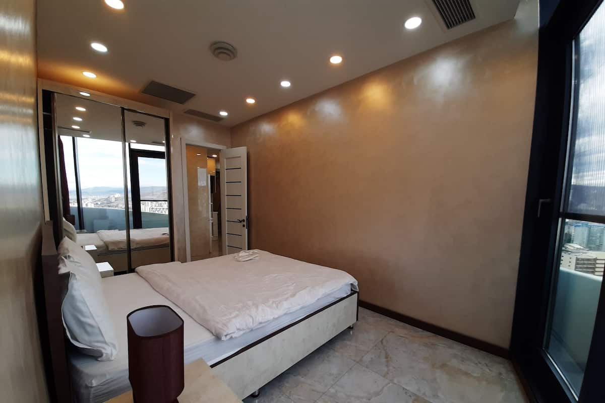 Panoramic Apartment | In-room safe, iron/ironing board, WiFi (free), bed sheets