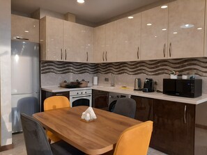 Family Apartment | Private kitchen | Full-size fridge, microwave, oven, toaster