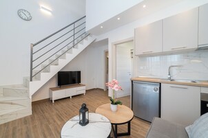 舒适复式房 | 私人厨房 | 大冰箱、烤箱、炉灶、茶具/咖啡用具