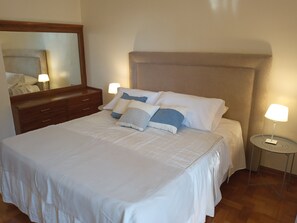 3 habitaciones, tabla de planchar con plancha y wifi gratis 