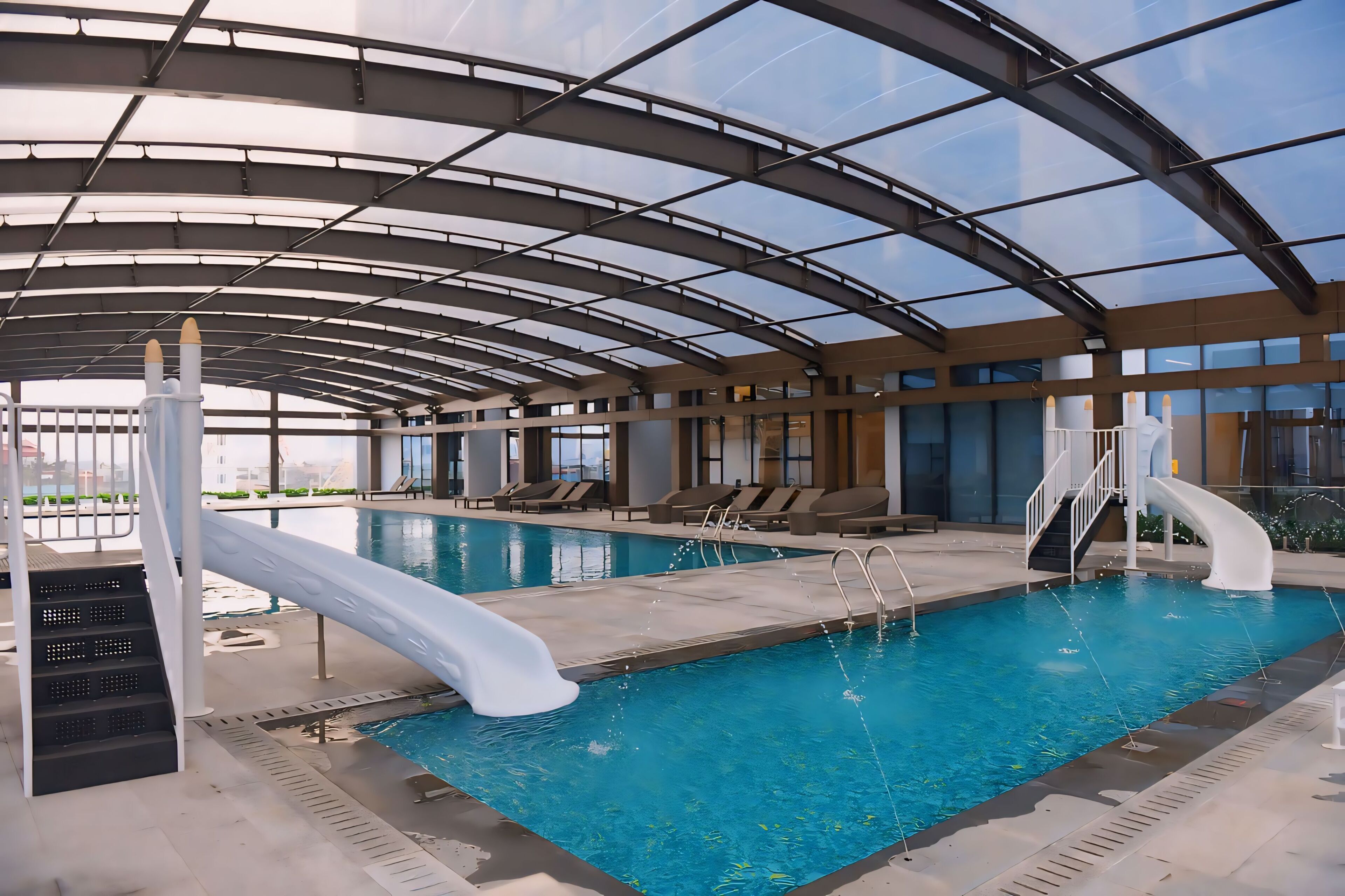 15 Innenpools, Außenpool (je nach Saison geöffnet), Sonnenschirme