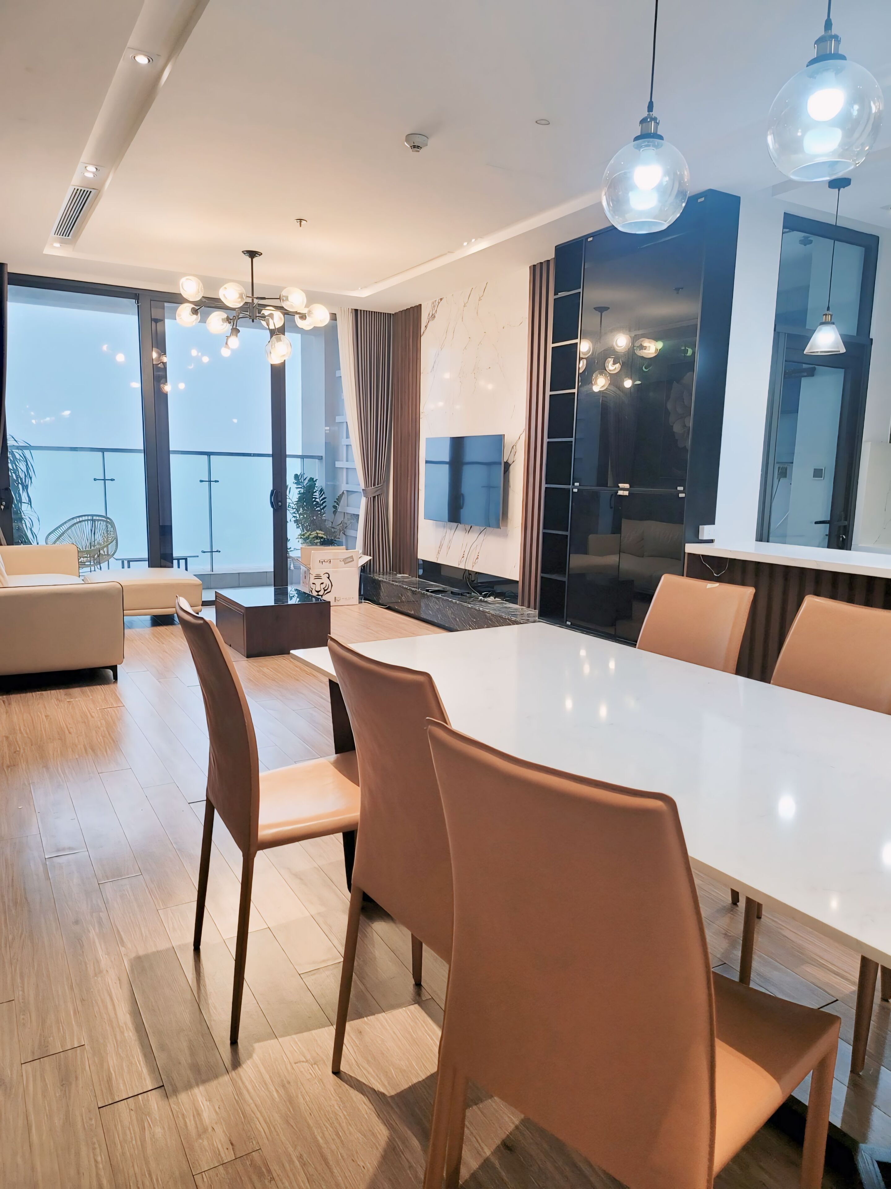 Deluxe Apartment, 2 Bedrooms | Dining room