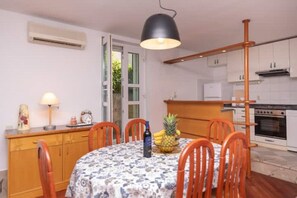 Dining - Palm garden apartment in center with big terrace (Split)