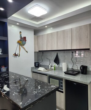 Fridge, microwave, stovetop, electric kettle - Condo Azur Suites B207, 5mins Airport, Netflix, Stylish, Cozy, Swimming Pool (Lapu-Lapu City)