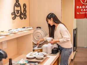 每日供應吃到飽早餐 (每人 JPY1210)