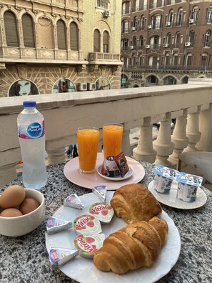 Tägliches inbegriffenes kontinentales Frühstück