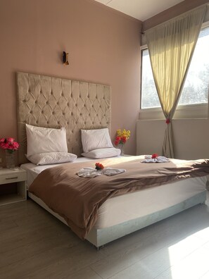 Habitación individual Deluxe, vistas a la ciudad | Decoración individual, mobiliario individual, escritorio