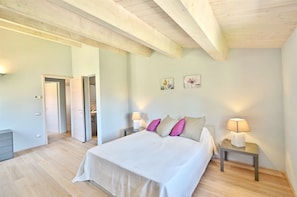 Vila | Roupas de cama premium, cofres nos quartos