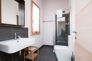 Vila | Banheiro | Secador de cabelo, bidê, toalhas de banho, sabonete