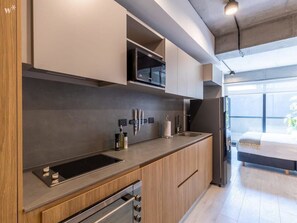 Fridge, microwave, oven, stovetop - w* | Lovely loft in Parque Virrey (Bogotá)