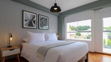 3 habitaciones, tabla de planchar con plancha, wifi y ropa de cama