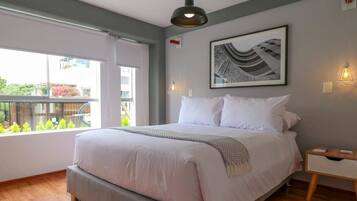 3 habitaciones, tabla de planchar con plancha, wifi y ropa de cama