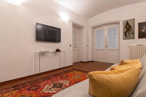 Televisie en een open haard
