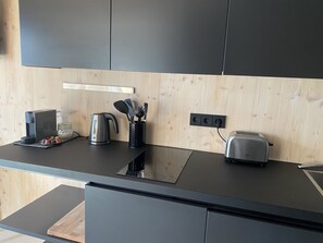 Frigorifero, forno, piano cottura, lavastoviglie