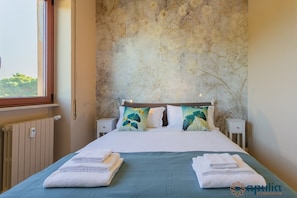 3 bedrooms, iron/ironing board, bed sheets