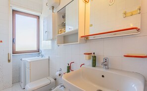 Dusch, hårtork, bidé och handdukar