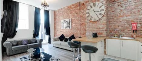 City Apartment | Free WiFi, bed sheets