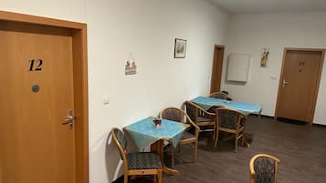 Standardzimmer | Esszimmer