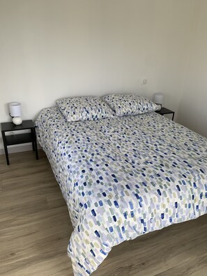 2 bedrooms, iron/ironing board, free WiFi, bed sheets
