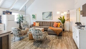 TV - Blackbeard`s Rendezvous - Downtown Danish Villa (Christiansted)