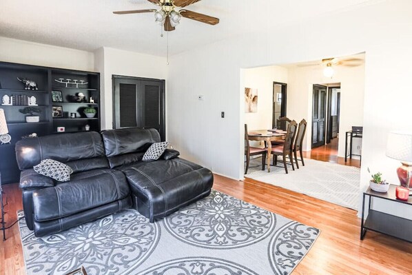 TV - Trailside Retreat in the City (Tulsa)