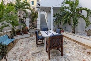 Outdoor dining - Cruzan Windsong - An Island Hideaway (Christiansted)