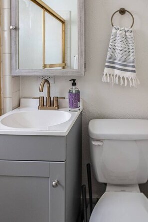 Hårføner og håndklær