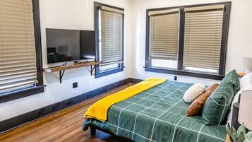 2 chambres, bureau, fer et planche à repasser, lit parapluie