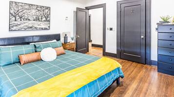 2 chambres, bureau, fer et planche à repasser, lit parapluie