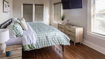 2 bedrooms, desk, iron/ironing board, travel crib