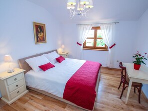 3 chambres, fer et planche à repasser, Wi-Fi gratuit, draps fournis