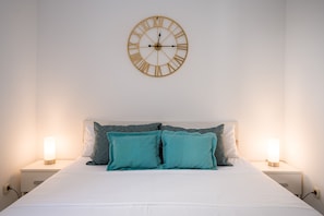 Iron/ironing board, free WiFi, bed sheets