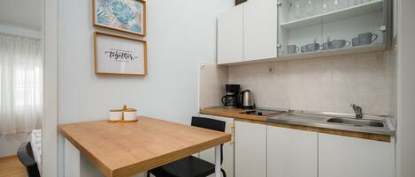 Fridge, microwave, coffee/tea maker, electric kettle