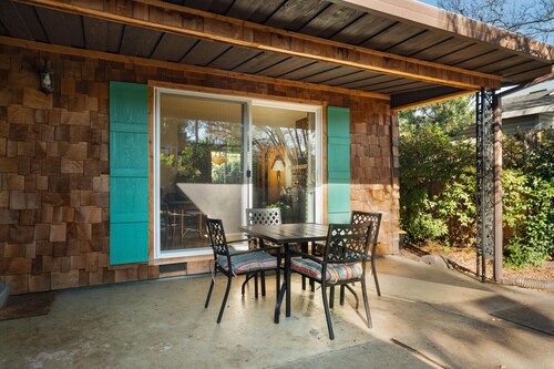 Private retreat in the heart of Chico, just moments away from the enchanting Lower Bidwell Park