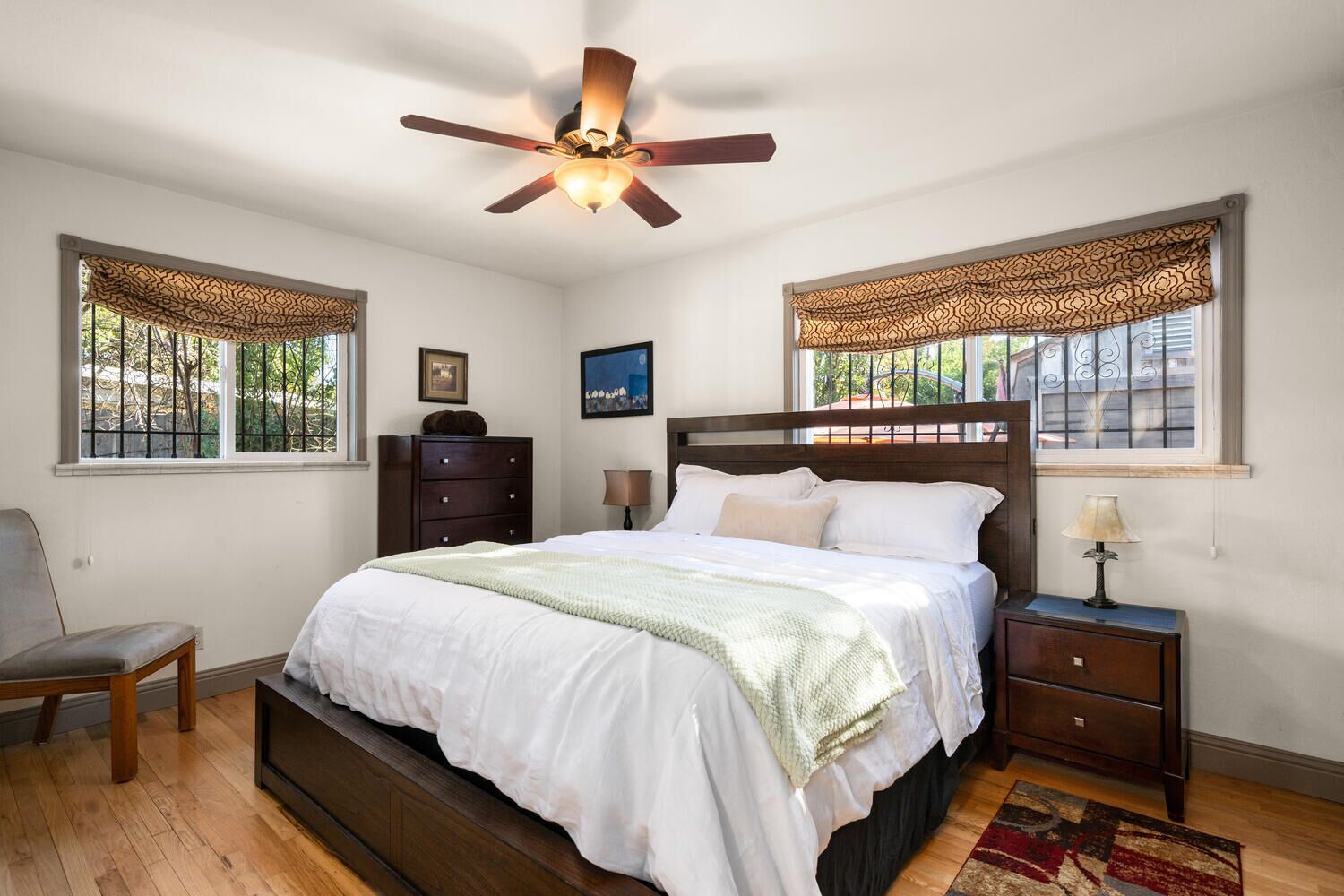 3 bedrooms, desk, iron/ironing board, free WiFi